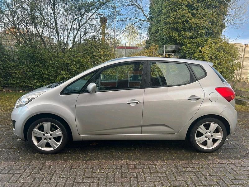 Gebraucht Kia Venga 90 PS (66 kW) 2013 Grau Kleinwagen