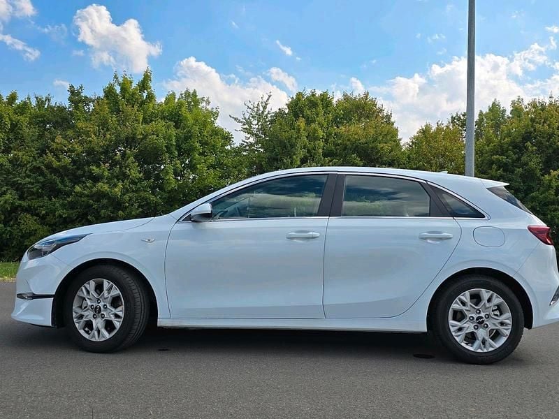 Gebraucht Kia Ceed 140 PS (102 kW) 2025 Weiß Kleinwagen
