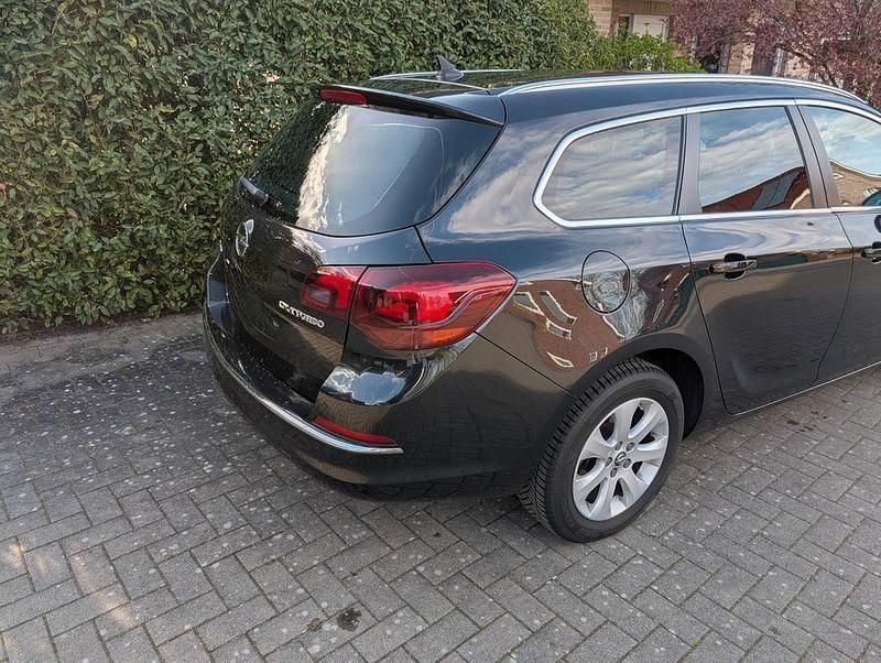 Gebraucht Opel Astra Exklusiv 140 PS (102 kW) 2015 Schwarz Kombi
