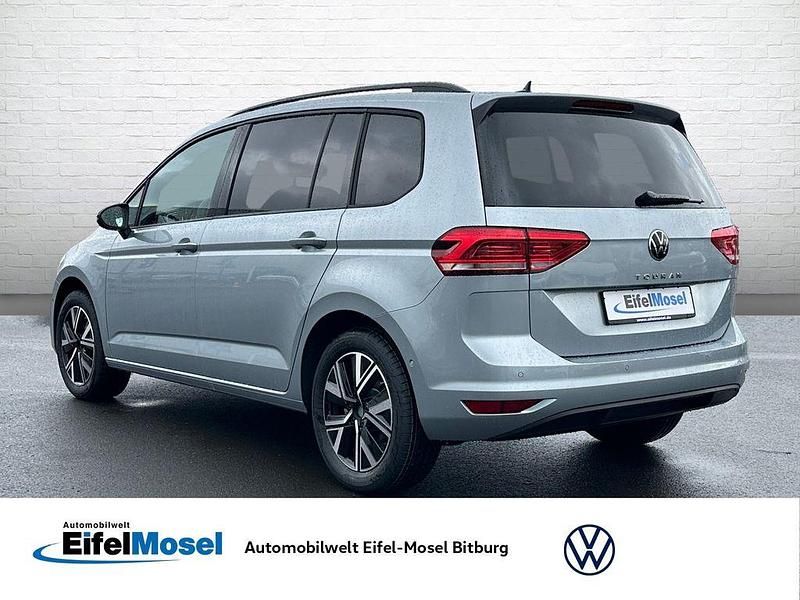 Gebraucht VW Touran Highline 150 PS (110 kW) 2026 Silber Van / Kleinbus