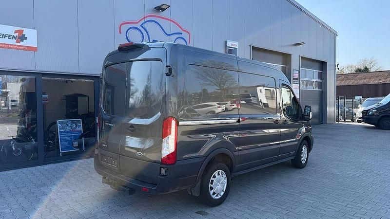 Gebraucht Ford Transit Trend 131 PS (96 kW) 2023 Grau Van / Kleinbus