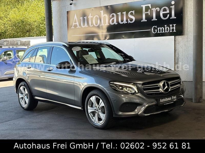 Grau Gebraucht 2018 Mercedes GLC220 Luxury SUV | 26.990 € (Fairer Preis) - Bild 1/4