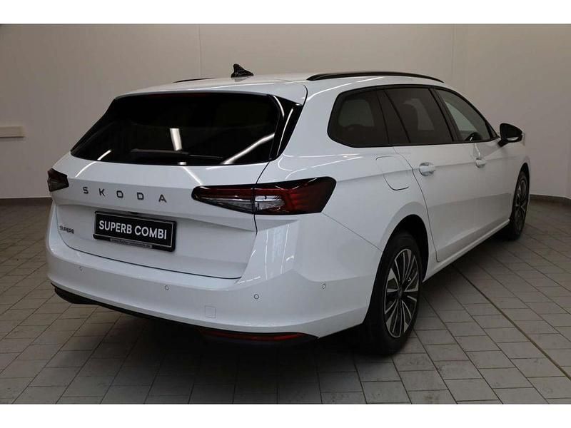 Gebraucht Skoda Superb Selection 150 PS (110 kW) 2025 Kristallweiß uni Kombi