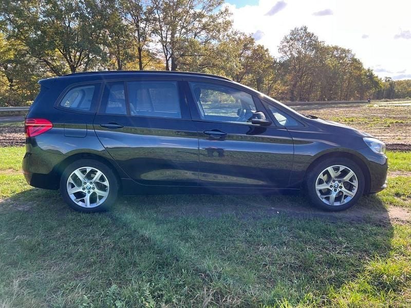Schwarz Gebraucht 2016 BMW 218 Gran Tourer Advantage Van / Kleinbus | 11.900 € (Guter Preis) - Bild 1/4