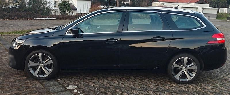 Gebraucht Peugeot 308 Allure 150 PS (110 kW) 2017 Schwarz Kombi