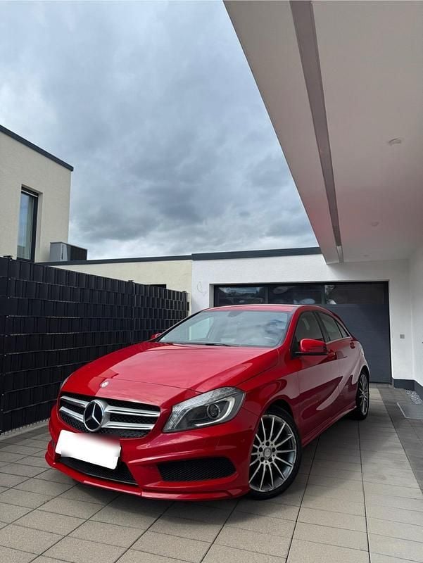 Rot Gebraucht 2013 Mercedes A180 AMG line Kleinwagen | 9.900 € (Guter Preis) - Bild 1/4