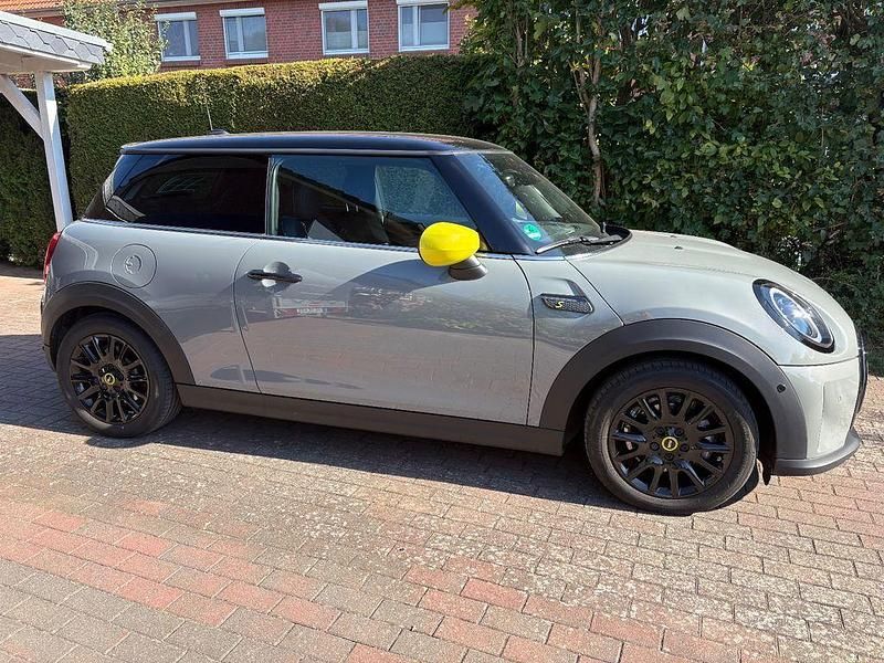 Grau Gebraucht 2021 Mini Cooper SE Kleinwagen | 16.500 € (Guter Preis) - Bild 1/4