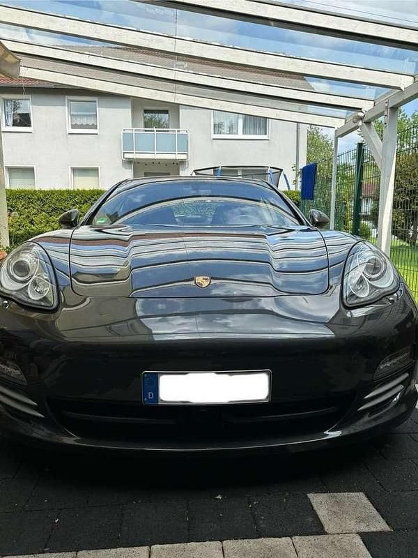 Grau Gebraucht 2010 Porsche Panamera 4S Limousine | 25.300 € (Fairer Preis) - Bild 1/4
