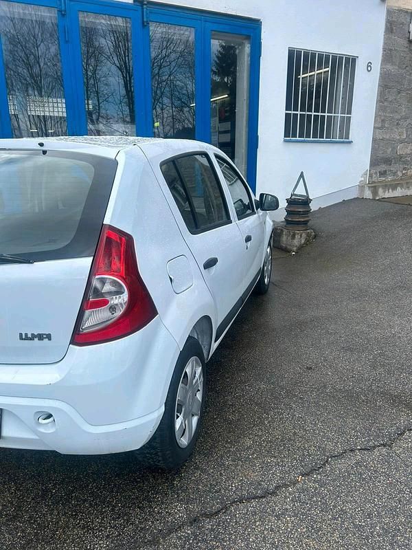 Gebraucht Dacia Sandero 75 PS (55 kW) 2009 Weiß Kombi