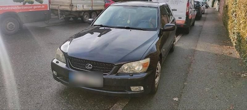Second-hand Lexus IS200 155 CP (114 kW) 2004 Negru Break