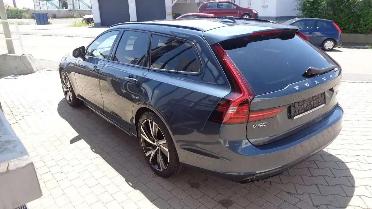 Gebraucht Volvo V90 R-Design 197 PS (144 kW) 2021 Denim blue (metallic) Kombi