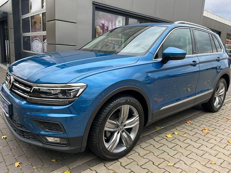 Blau Gebraucht 2018 VW Tiguan Sound SUV | 19.850 € (Superpreis) - Bild 1/4