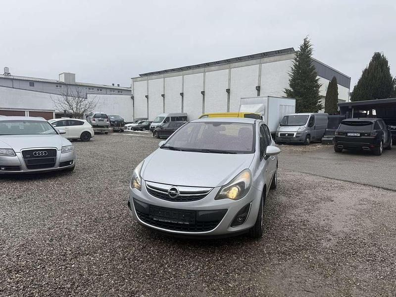 Gebraucht Opel Corsa Innovation 101 PS (74 kW) 2011 Starsilber iii m2 Kleinwagen