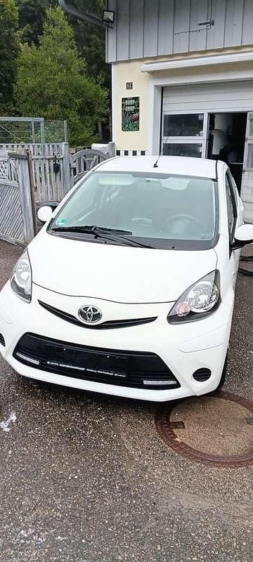 Weiß Gebraucht 2014 Toyota Aygo Kleinwagen | 7.400 € (Fairer Preis) - Bild 1/4