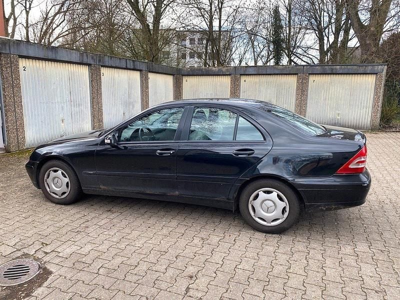 Gebraucht Mercedes C180 129 PS (94 kW) 2001 Schwarz Limousine