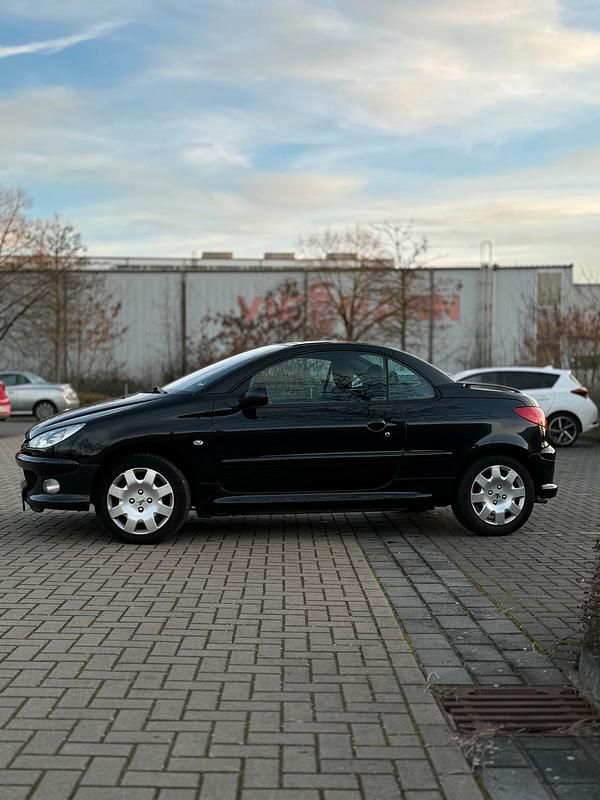 Gebraucht Peugeot 206 CC 109 PS (80 kW) 2006 Schwarz Cabrio