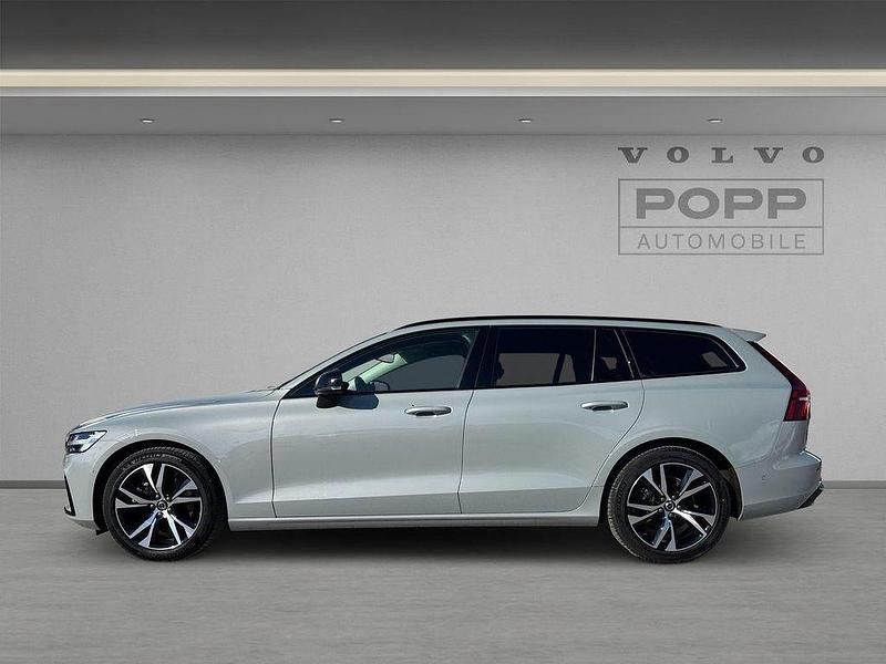Gebraucht Volvo V60 Plus 197 PS (144 kW) 2024 Vapour grey / metallic Kombi