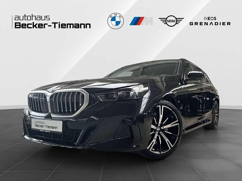 Gebraucht BMW 520 M Sport 197 PS (144 kW) 2024 Saphirschwarz Kombi