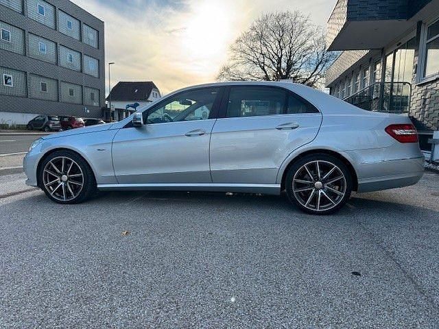 Gebraucht Mercedes E250 204 PS (150 kW) 2011 Silber Limousine