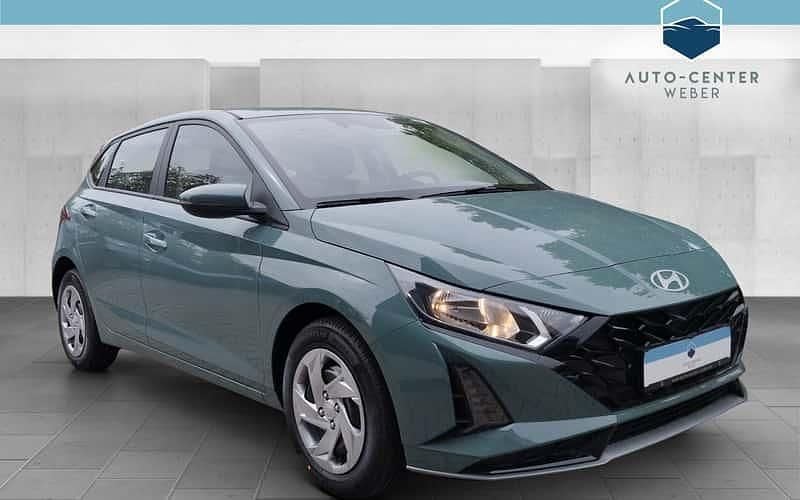 Grün Neu 2025 Hyundai i20 Select Limousine | 18.689 € (Guter Preis) - Bild 1/4