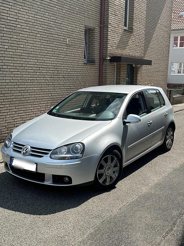 Silber Gebraucht 2004 VW Golf V Kleinwagen | 6.499 € (Teuer) - Bild 1/4