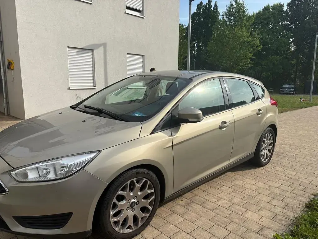 Gebraucht Ford Focus Business Edition 101 PS (74 kW) 2015 Beige Limousine