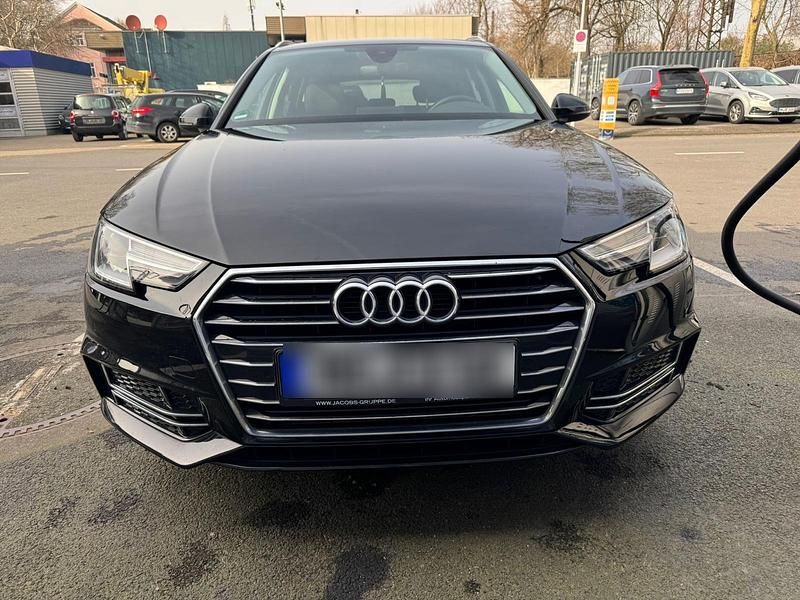 Gebraucht Audi A4 Comfort 190 PS (139 kW) 2019 Schwarz Kombi