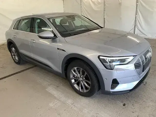 Gebraucht Audi e-tron 300 kW (408 PS) 2021 Florettsilber metallic SUV