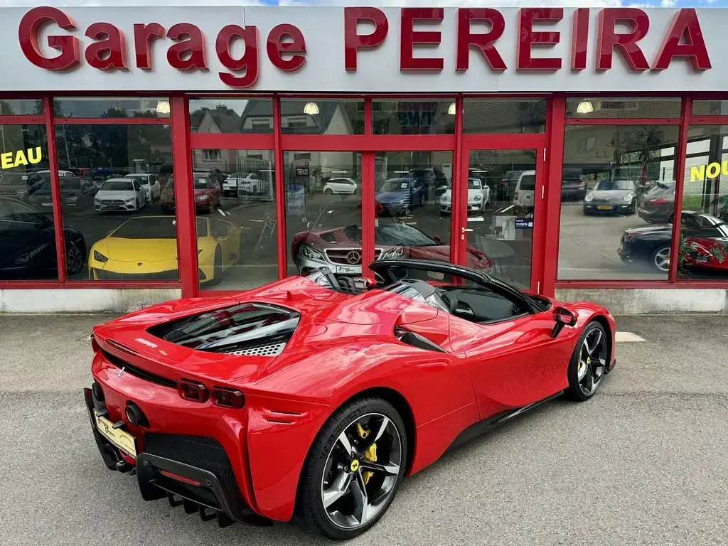 Gebraucht Ferrari SF90 999 PS (734 kW) 2023 Rot Cabrio