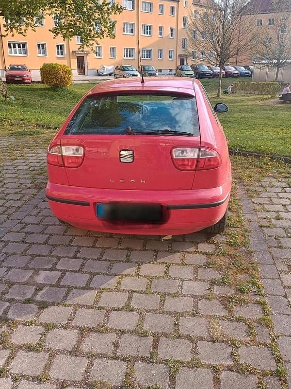 Second-hand Seat Leon 105 CP (77 kW) 2005 Roșu Hatchback