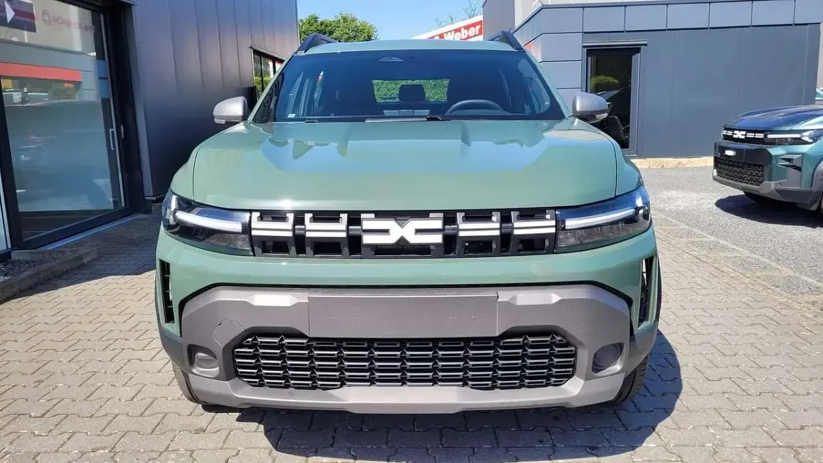 Neu Dacia Duster 120 PS (88 kW) 2026 Lichen kaki SUV