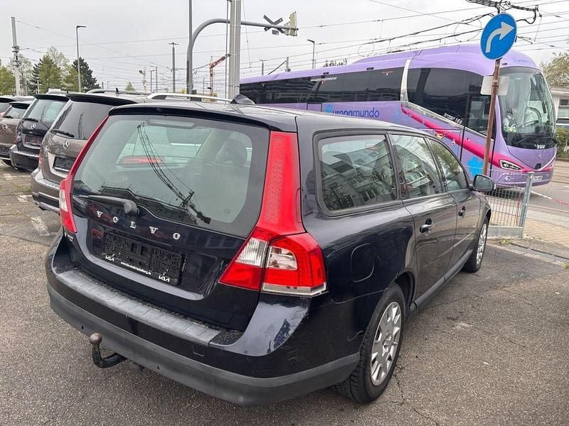 Gebraucht Volvo V70 Basis 136 PS (100 kW) 2009 Blau Kombi