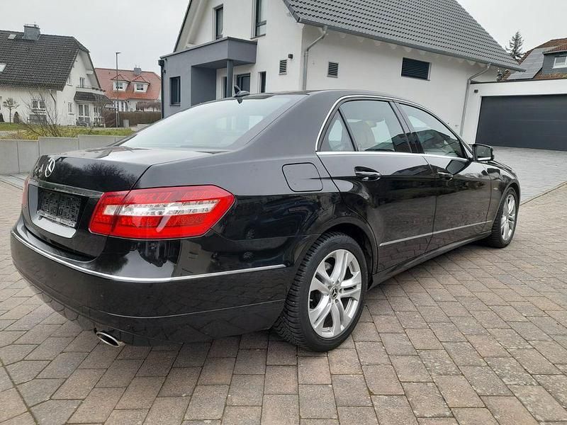 Gebraucht Mercedes E300 231 PS (169 kW) 2010 Schwarz Limousine