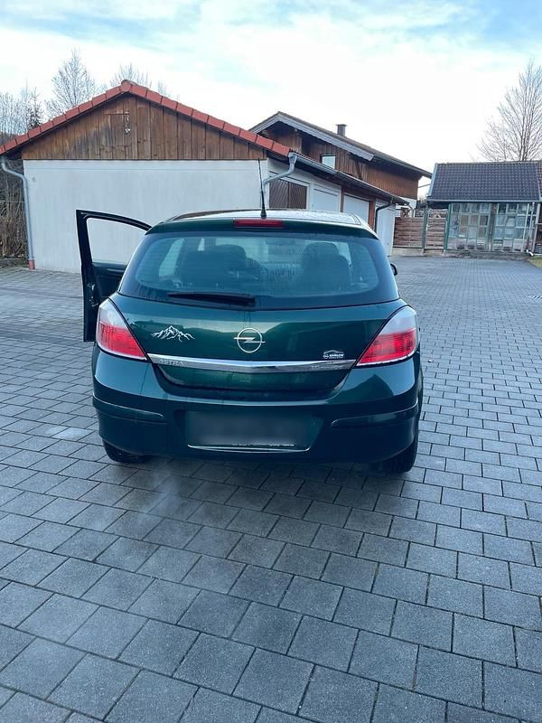 Grün Gebraucht 2005 Opel Astra Kleinwagen | 750 € (Guter Preis) - Bild 1/4