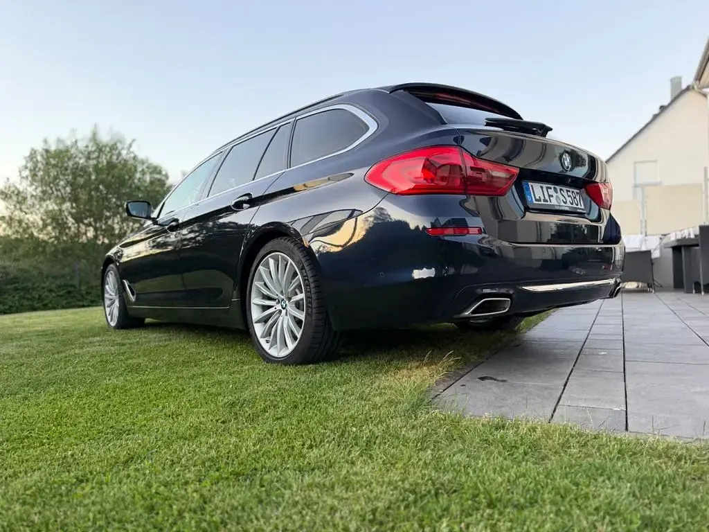 Gebraucht BMW 540 Luxury Line 320 PS (235 kW) 2019 Blau Kombi