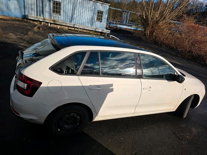 Gebraucht Skoda Rapid Active 86 PS (63 kW) 2014 Weiß Kleinwagen