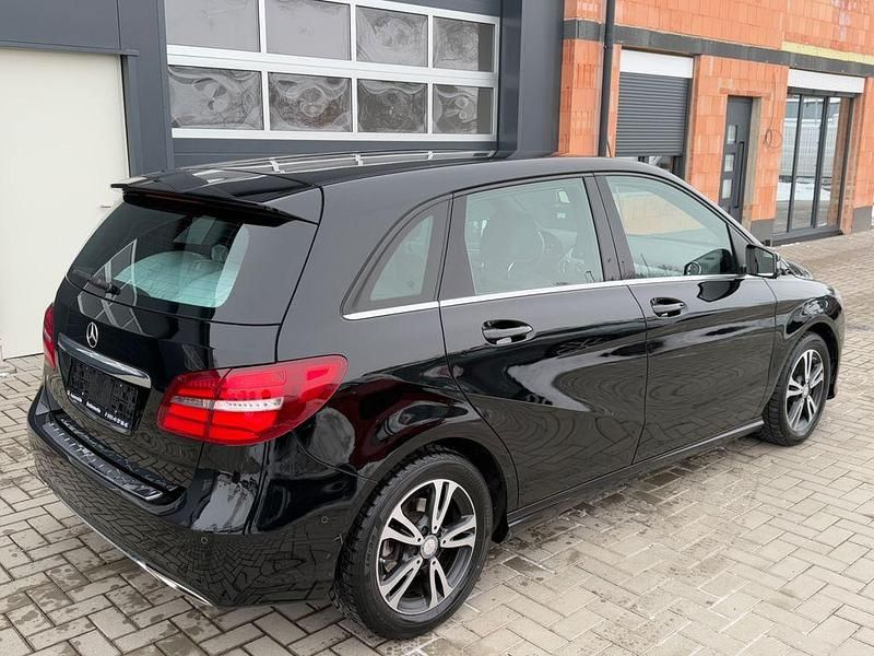 Gebraucht Mercedes B180 122 PS (89 kW) 2016 Schwarz Van / Kleinbus