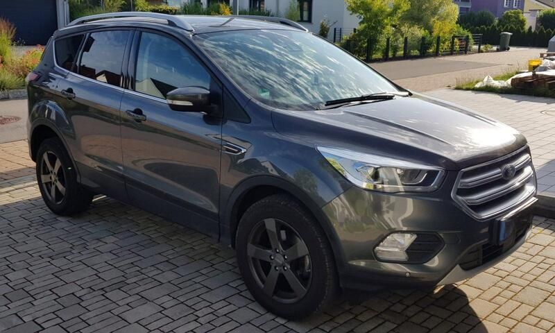 Grau Gebraucht 2018 Ford Kuga SUV | 12.100 € (Superpreis) - Bild 1/4