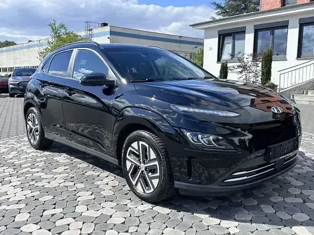 Gebraucht Hyundai Kona Trend 100 kW (136 PS) 2022 Schwarz SUV
