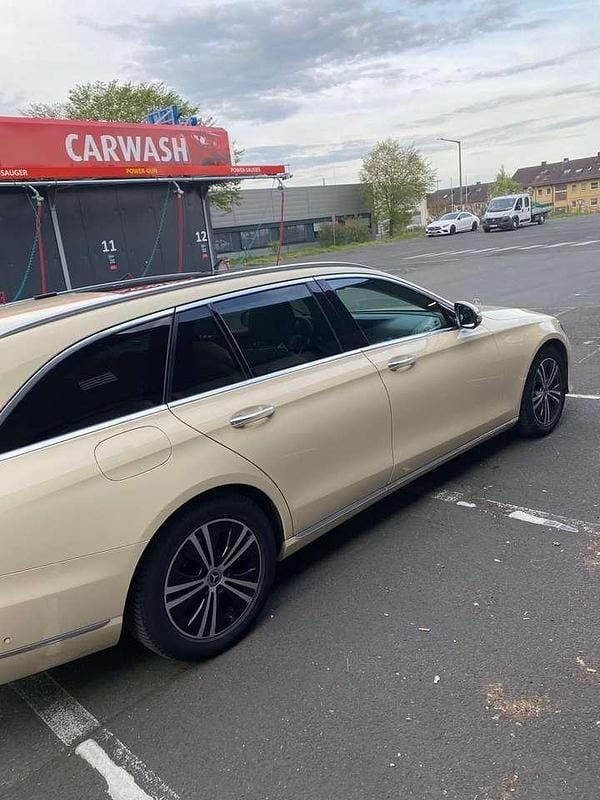 Gebraucht Mercedes E220 197 PS (144 kW) 2023 Kombi