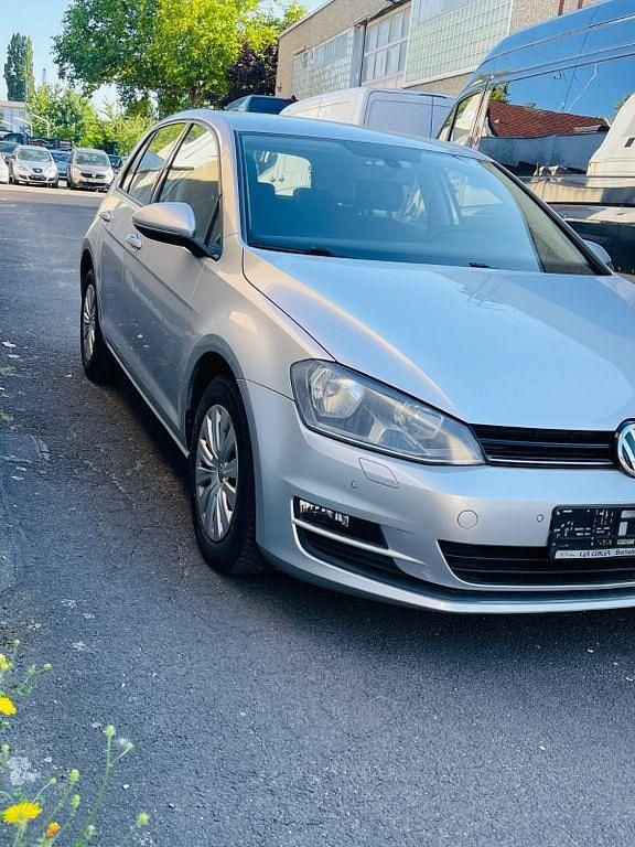 Silber Gebraucht 2013 VW Golf VII Trendline Limousine | 6.950 € (Fairer Preis) - Bild 1/4