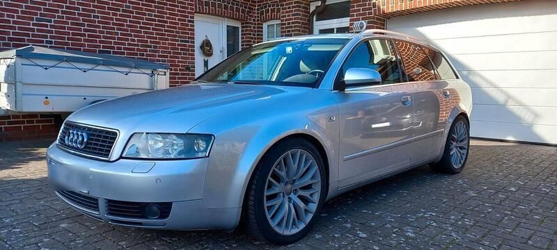 Silber Gebraucht 2003 Audi A4 Kombi | 5.499 € - Bild 1/4