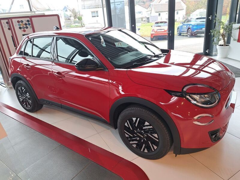 Gebraucht Fiat 600E 114 kW (156 PS) 2024 Rot Limousine