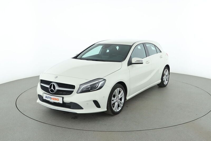 Weiß Gebraucht 2016 Mercedes A180 Urban Limousine | 14.110 € (Fairer Preis) - Bild 1/4