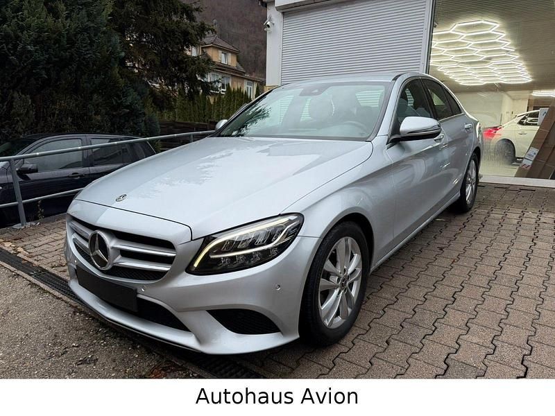 Silber Gebraucht 2019 Mercedes C180 Limousine | 21.400 € - Bild 1/4