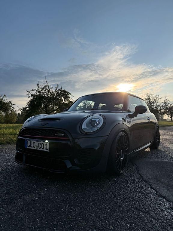 Schwarz Gebraucht 2017 Mini John Cooper Works Kleinwagen | 20.500 € (Etwas zu teuer) - Bild 1/4
