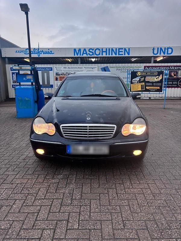 Schwarz Gebraucht 2001 Mercedes C270 Limousine | 2.900 € (Fairer Preis) - Bild 1/4