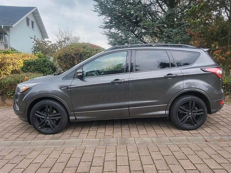 Gebraucht Ford Kuga ST-Line 179 PS (131 kW) 2018 Grau SUV