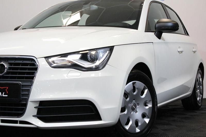 Gebraucht Audi A1 Sportback Attraction 122 PS (89 kW) 2012 Weiß Kleinwagen