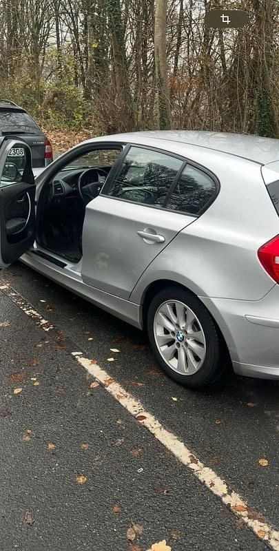 Silber Gebraucht 2011 BMW 116 Kleinwagen | 4.300 € (Fairer Preis) - Bild 1/4